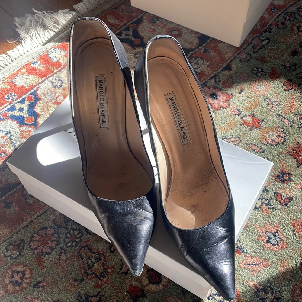 Manolo Blahnik Black Leather Velukid Stiletto Heels